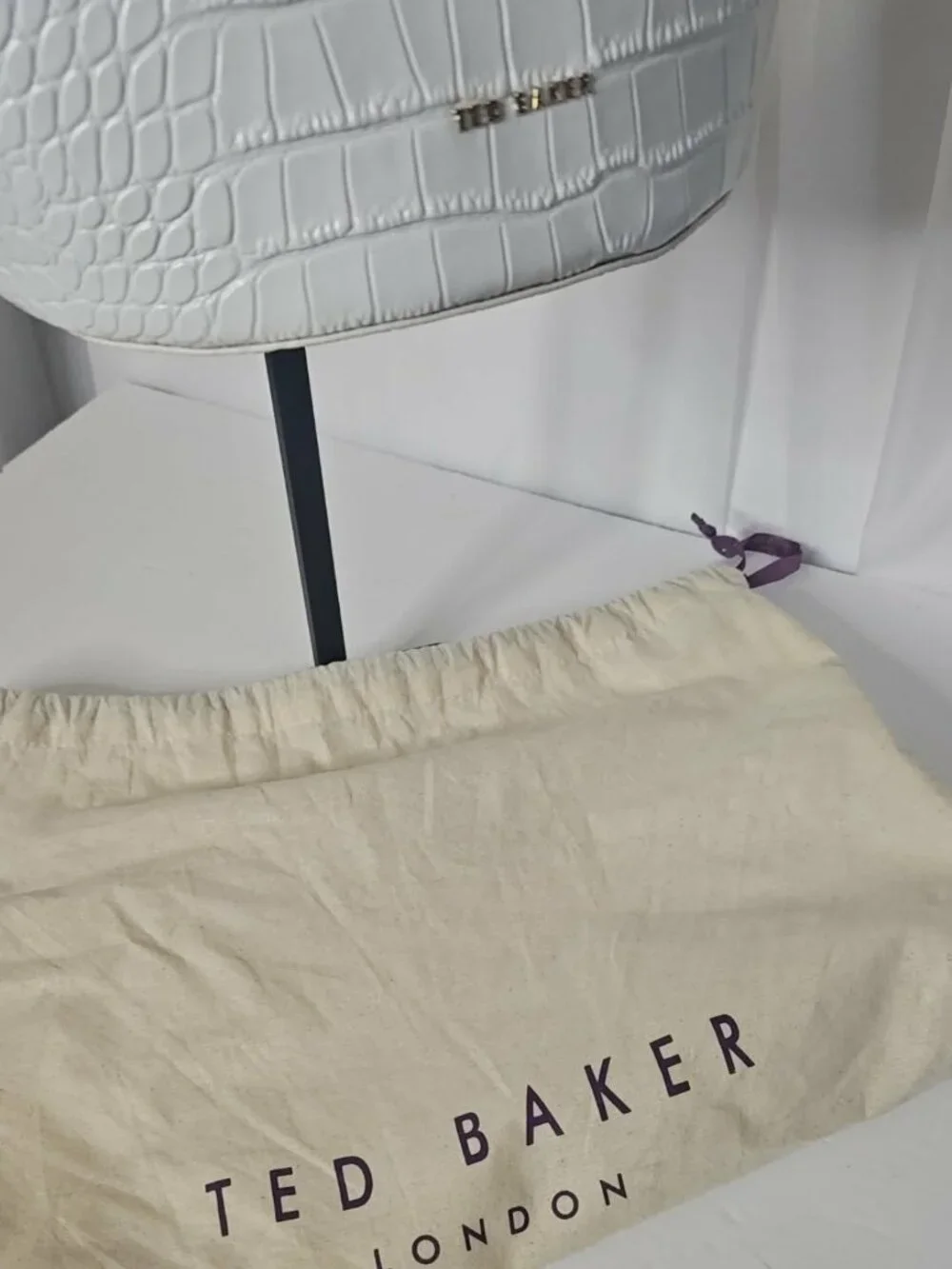 NWOT Ted Baker Maisee White Croc Embossed Bucket Bag with Gold O-Ring Handle